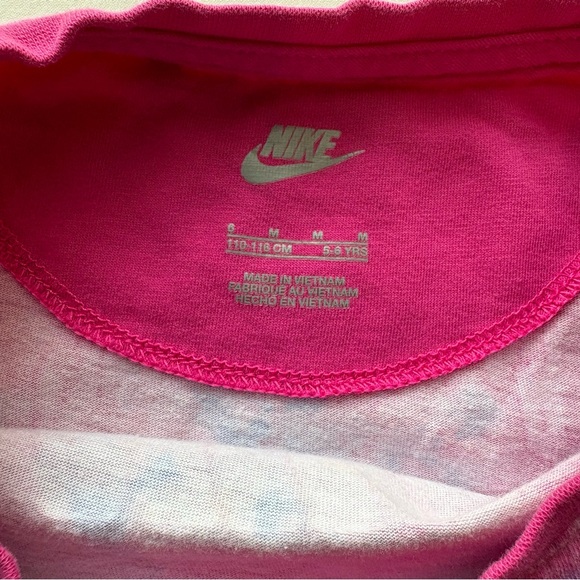 Nike Girls cotton shorts set fuchsia tie-dye  boxy shirt and blue biker shorts - Picture 4 of 16